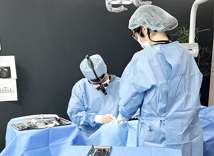 口腔外科医によるインプラント治療